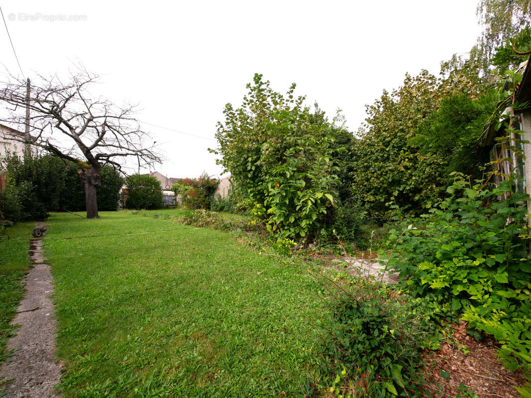 Terrain à LE BLANC-MESNIL