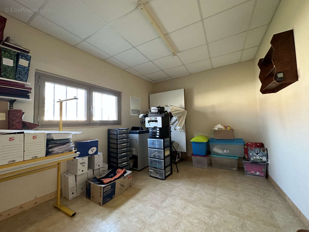 Commerce à MONCE-EN-BELIN