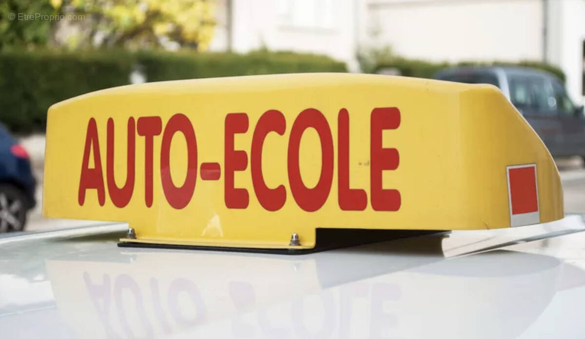 Commerce à MONCE-EN-BELIN