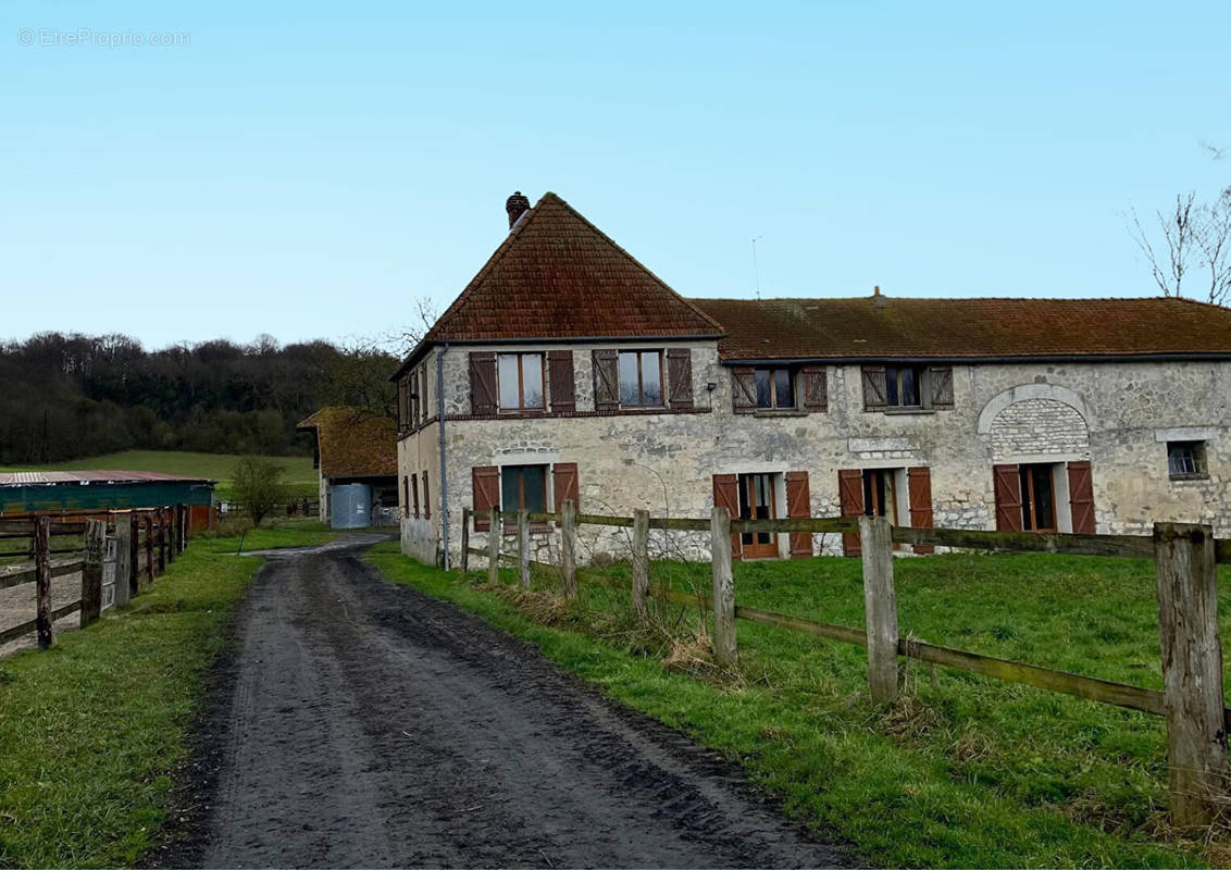 Maison à COUCY-LE-CHATEAU-AUFFRIQUE