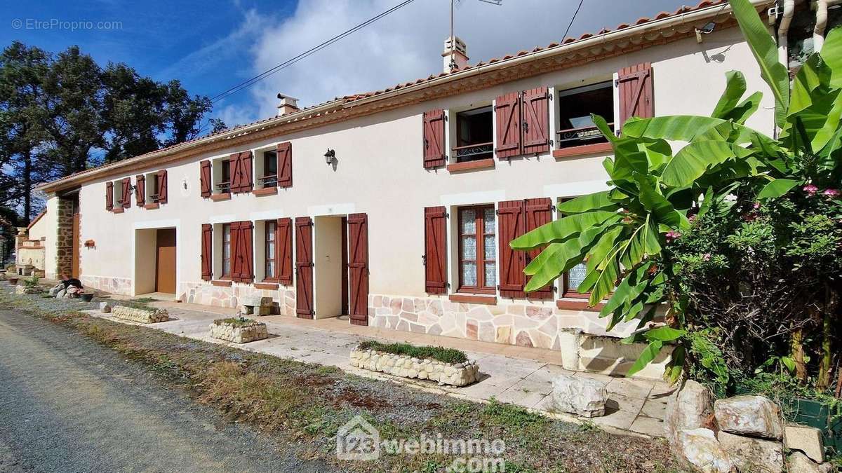 Façade avant - Maison à BOURNEZEAU