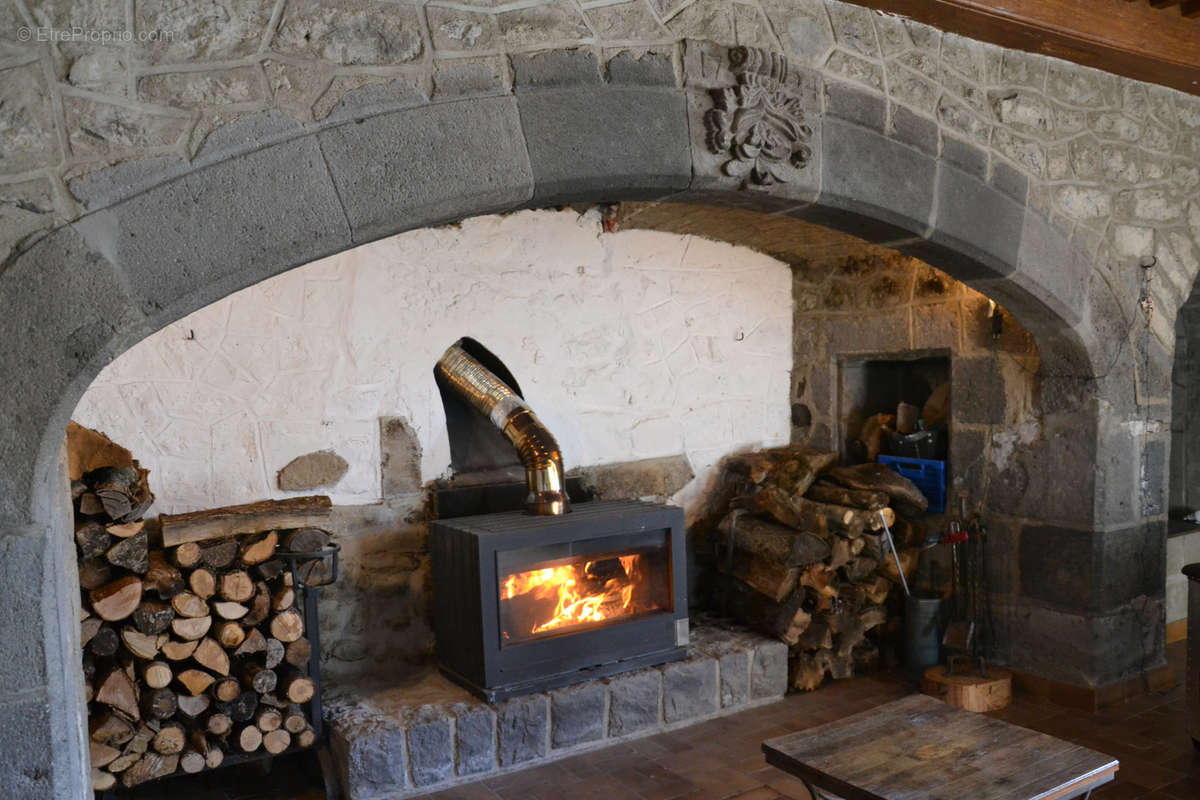 Maison à LA TOUR-D&#039;AUVERGNE