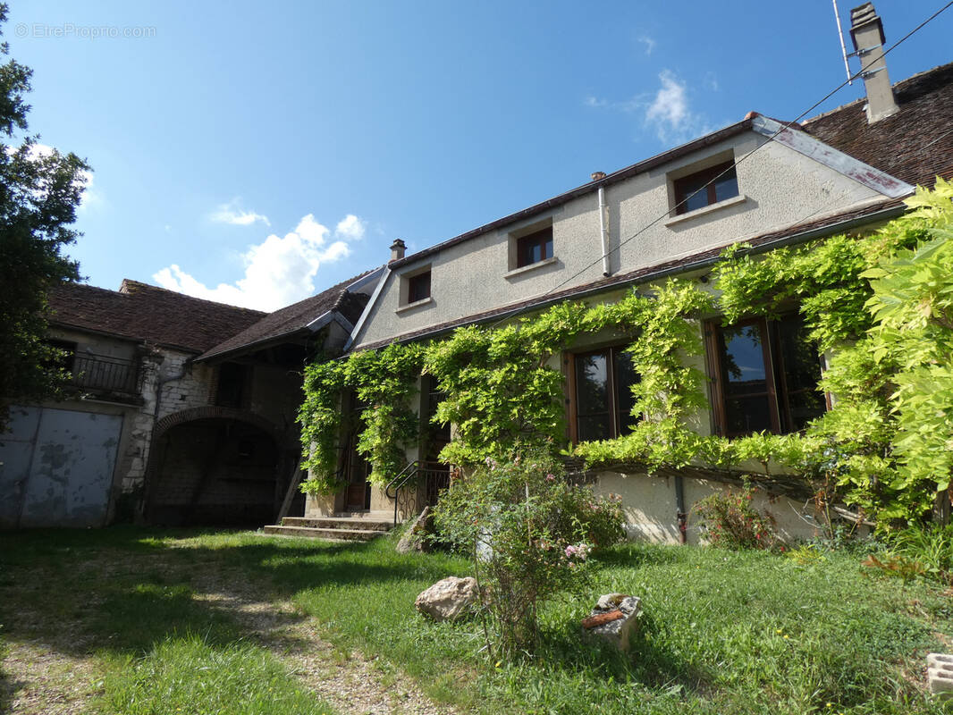 Maison à BUSSY-EN-OTHE