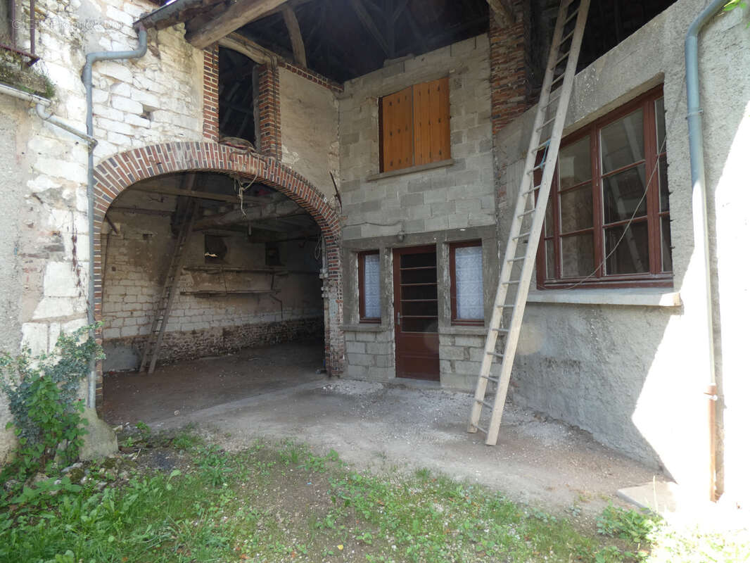 Maison à BUSSY-EN-OTHE