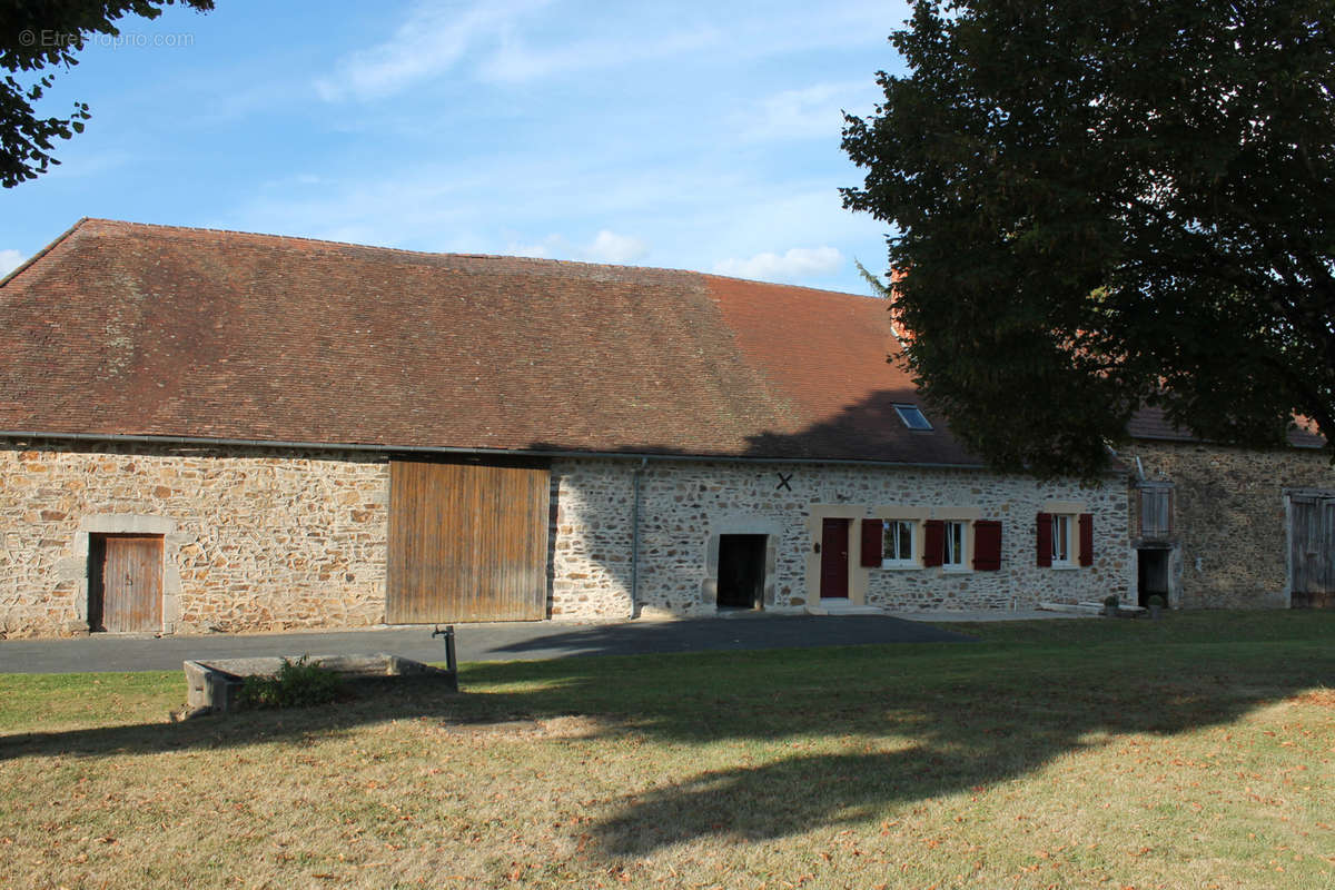 Maison à SAINT-PRIEST-LES-FOUGERES