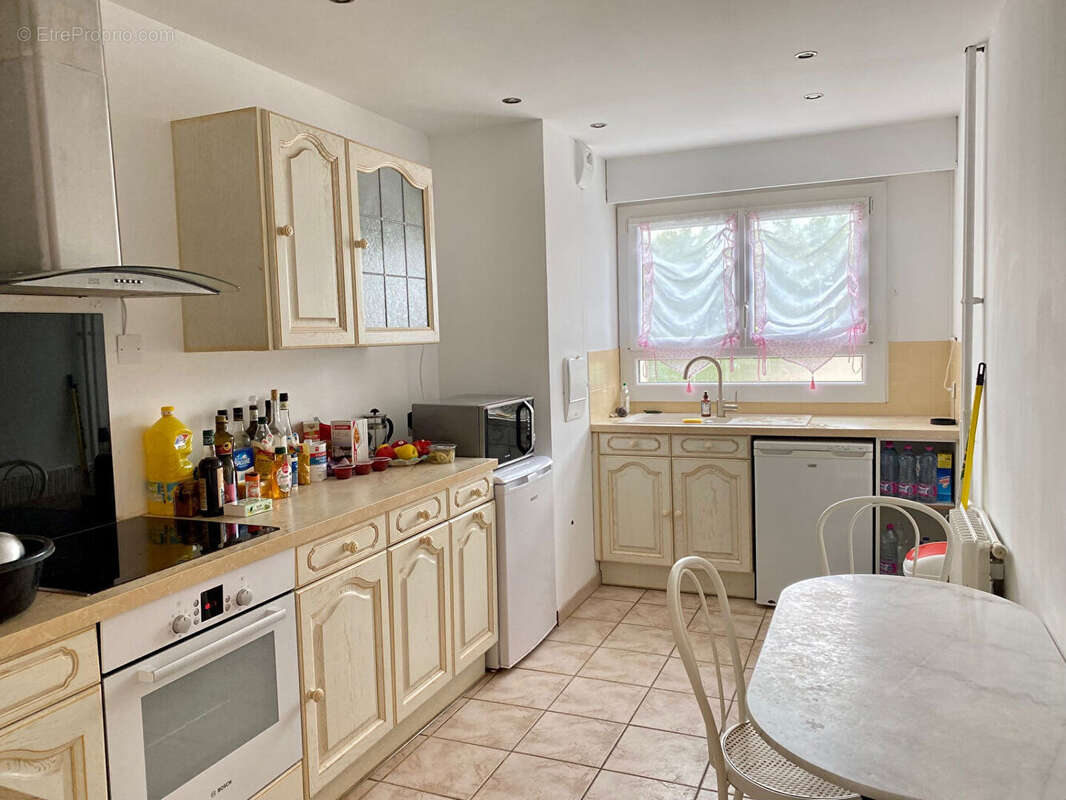 Appartement à LES CLAYES-SOUS-BOIS