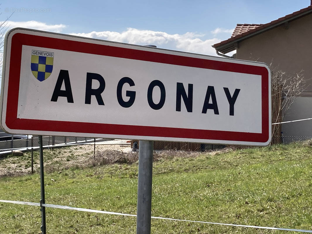 Terrain à ARGONAY
