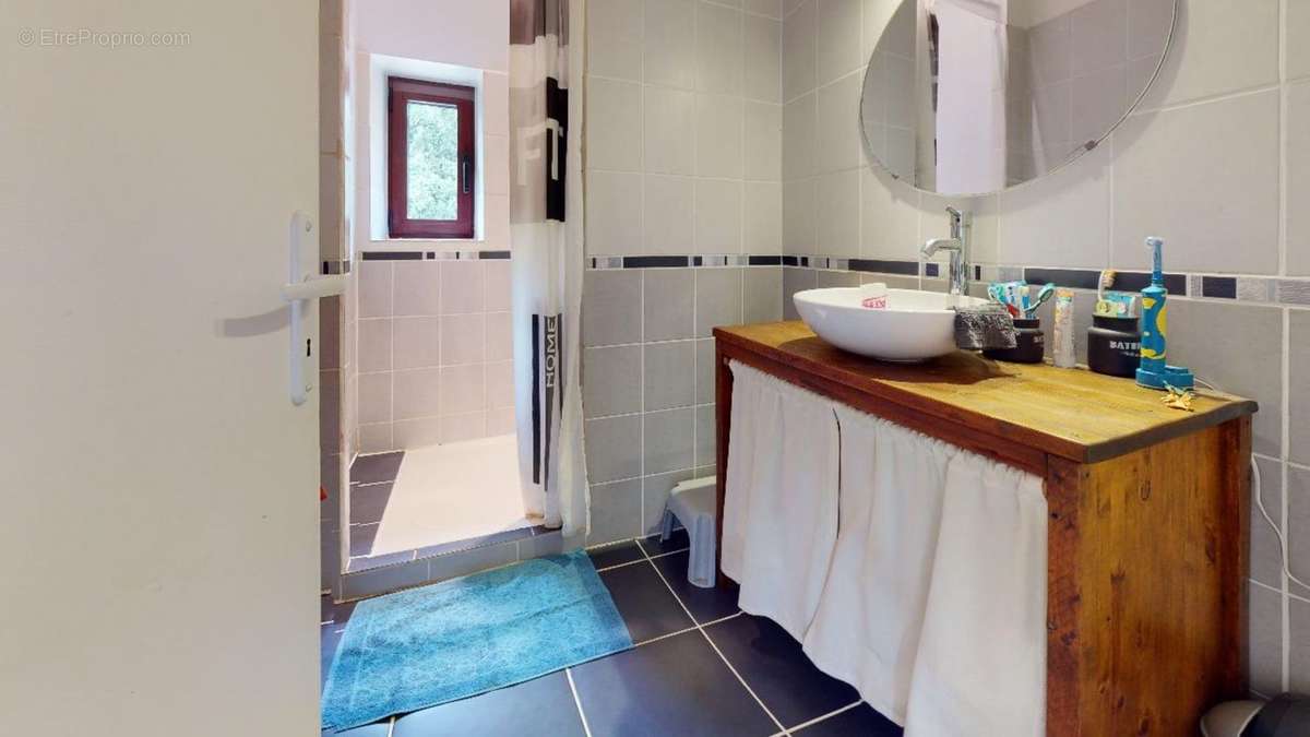 Castels-Et-Bezenac-Bathroom(1).jpg - Maison à SAINT-CYPRIEN