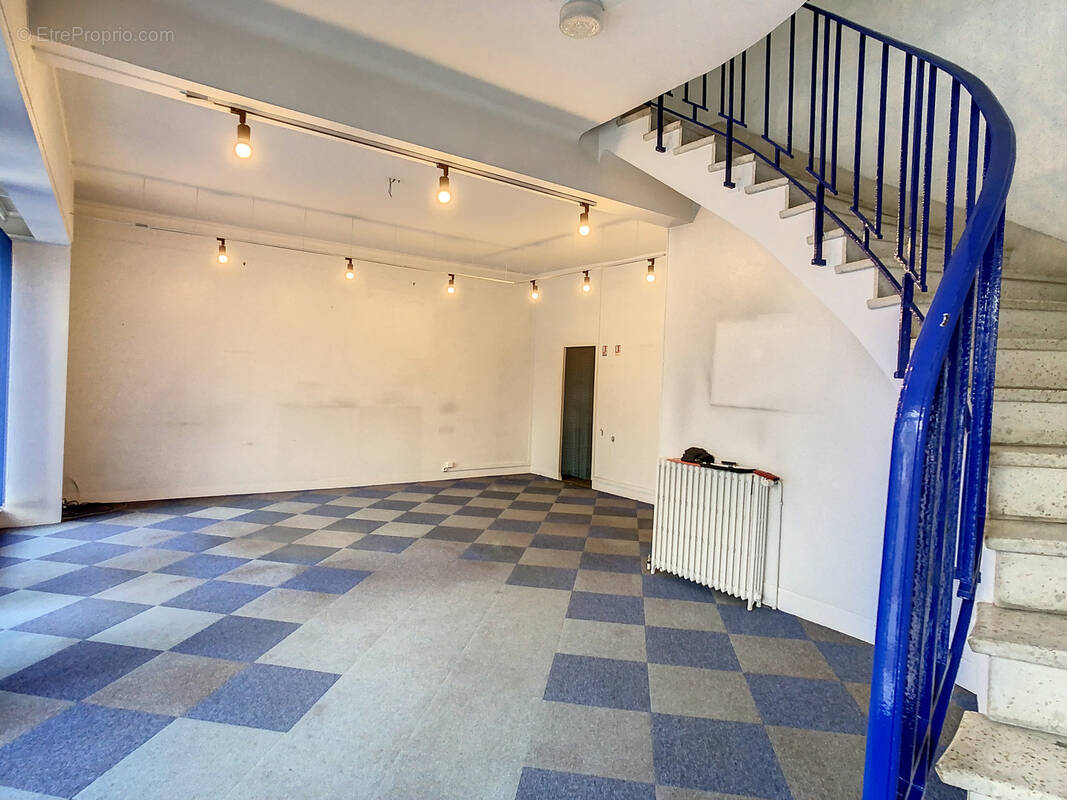 Commerce à CONDE-SUR-NOIREAU