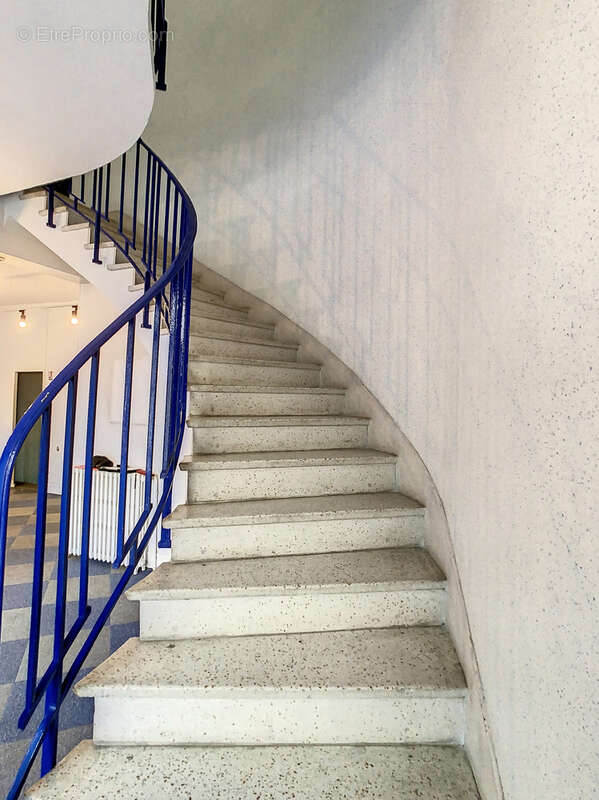 Commerce à CONDE-SUR-NOIREAU