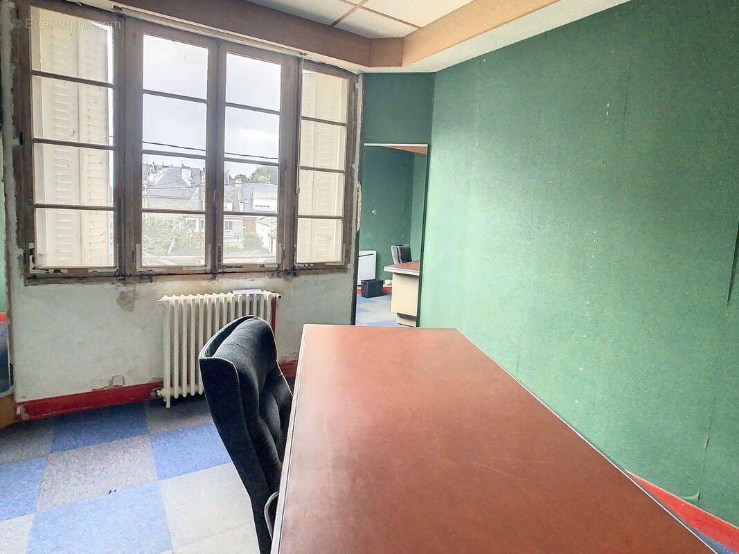 Commerce à CONDE-SUR-NOIREAU