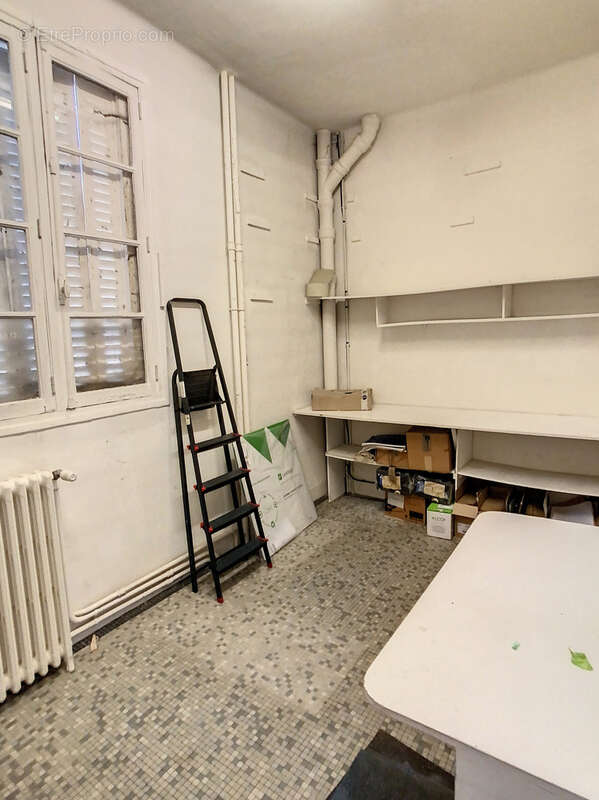 Commerce à CONDE-SUR-NOIREAU