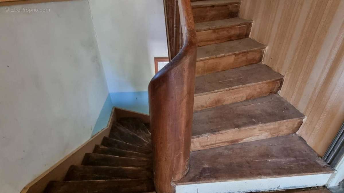 escaliers - Maison à CAUDEVAL