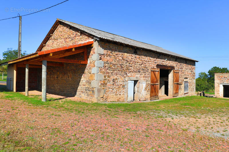 Maison à LA PACAUDIERE