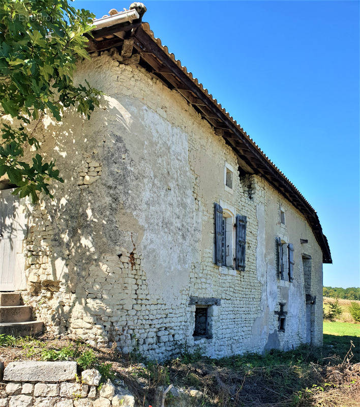 Maison à BARBEZIEUX-SAINT-HILAIRE