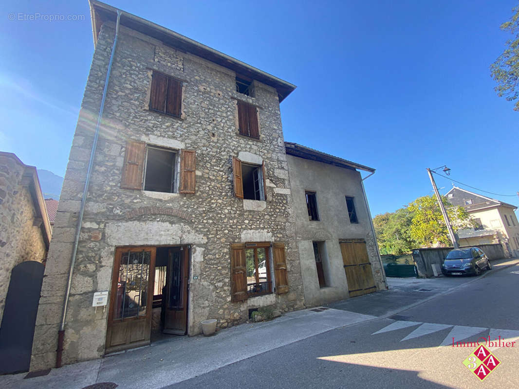 Maison à LA TERRASSE