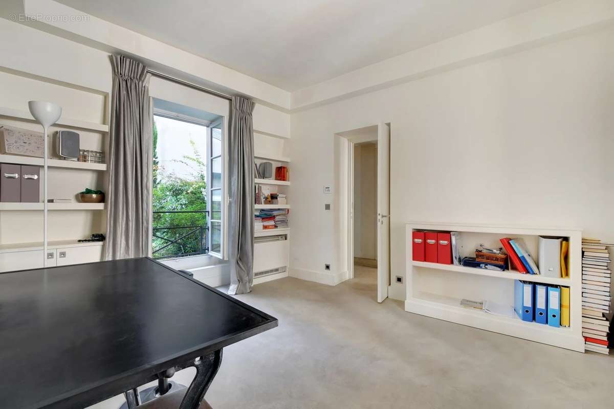 Maison a louer paris-7e-arrondissement - 7 pièce(s) - 236 m2 - Surfyn