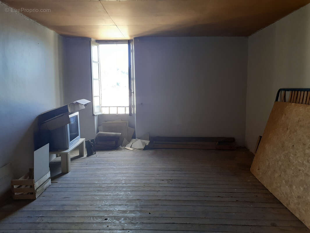 Appartement à COUIZA