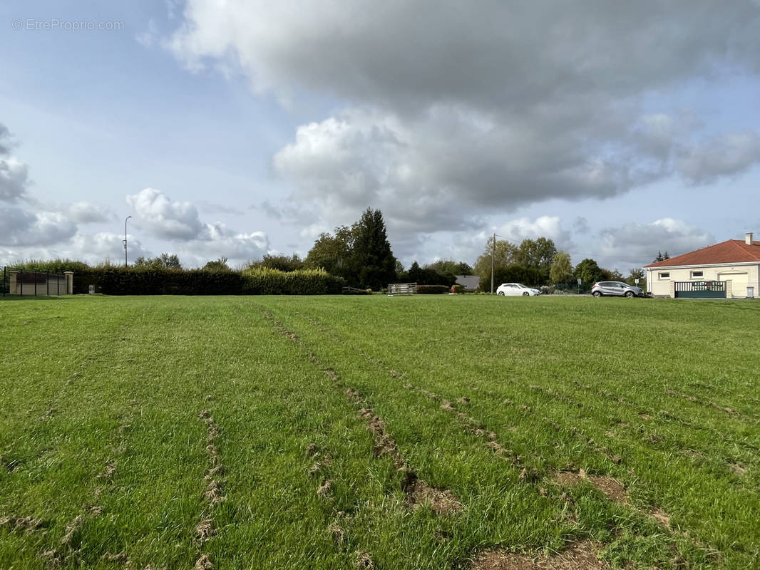 Terrain à LACROIX-SUR-MEUSE