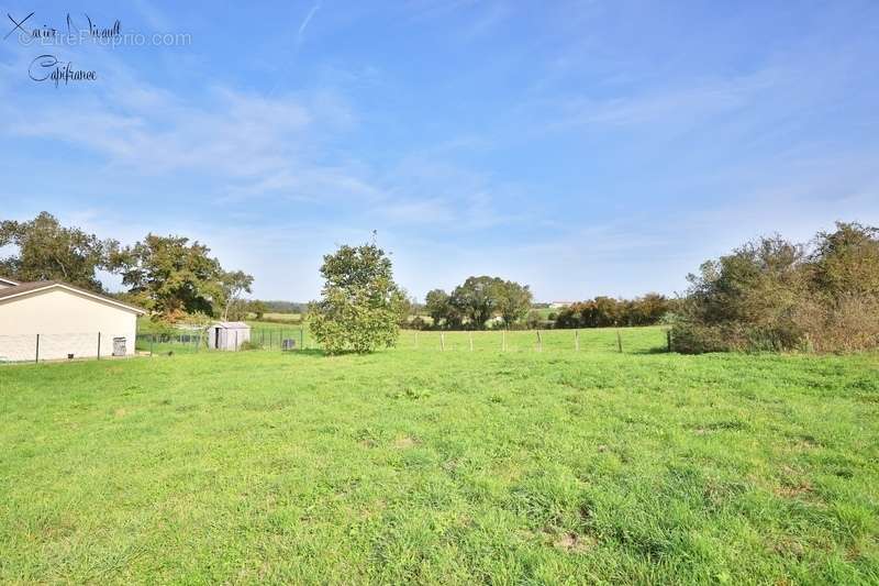 Terrain à PONT-DE-VAUX