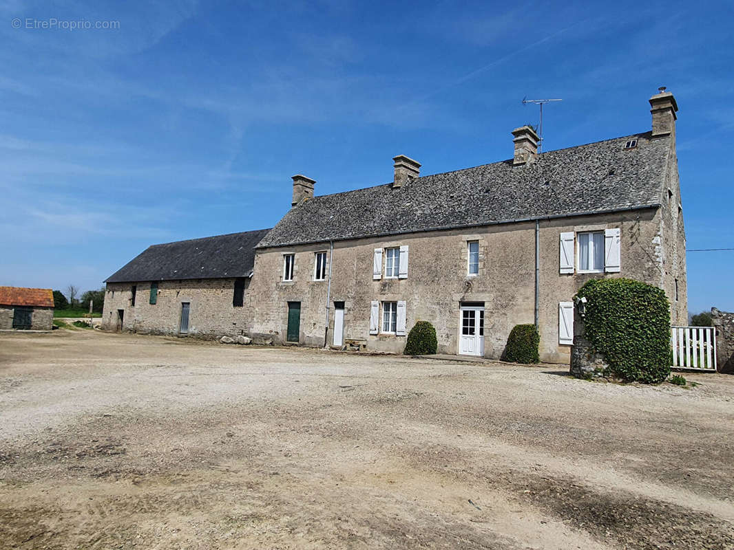 Maison à LA PERNELLE