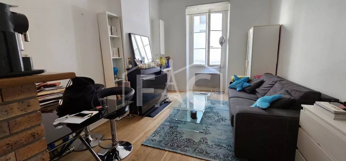 Appartement à PARIS-17E