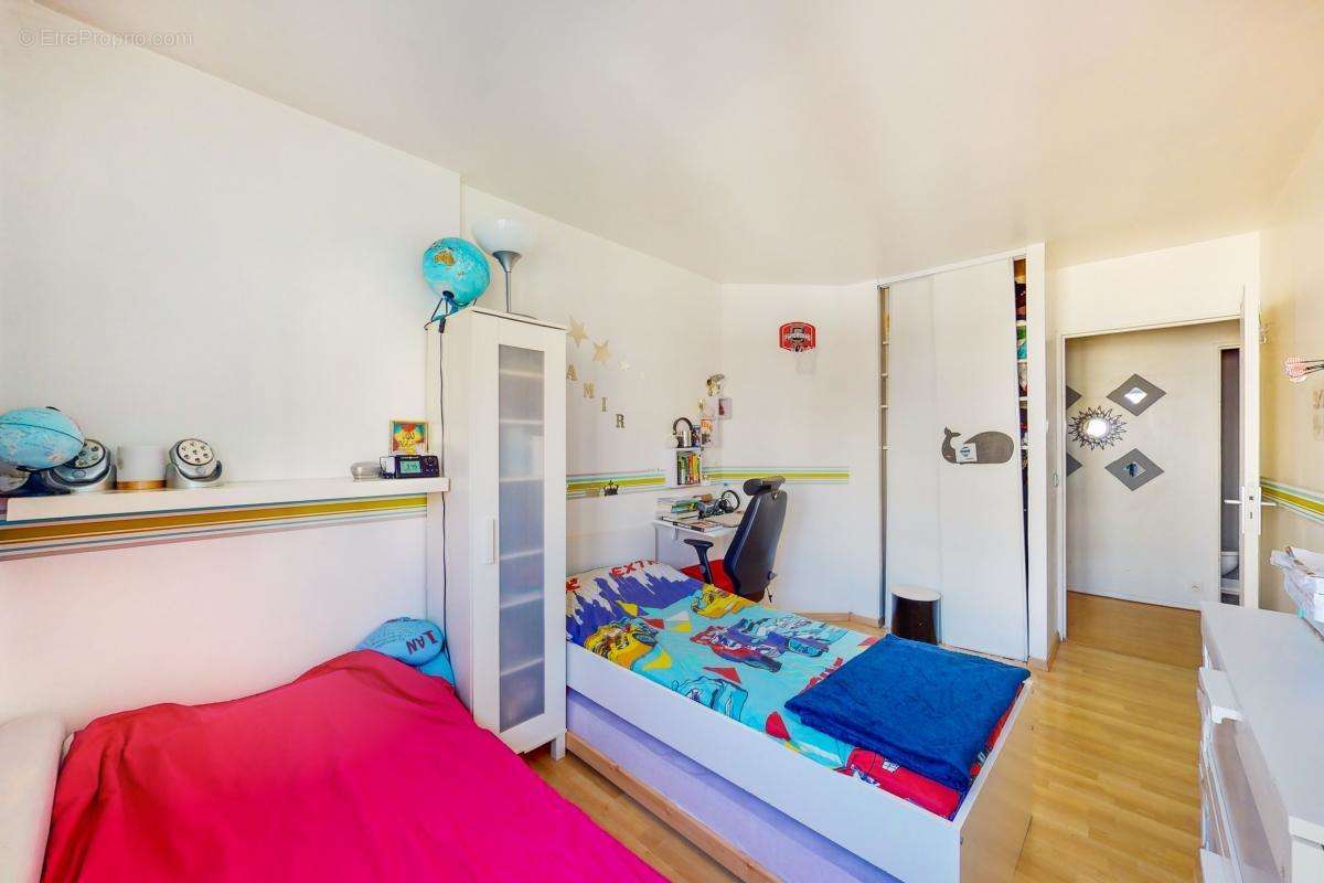Appartement a louer villeneuve-la-garenne - 4 pièce(s) - 77 m2 - Surfyn