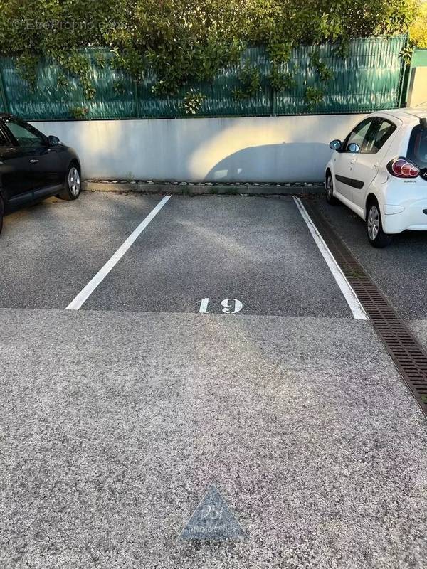 Parking à DAGNEUX