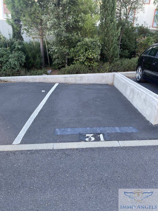 Parking à JUVIGNAC