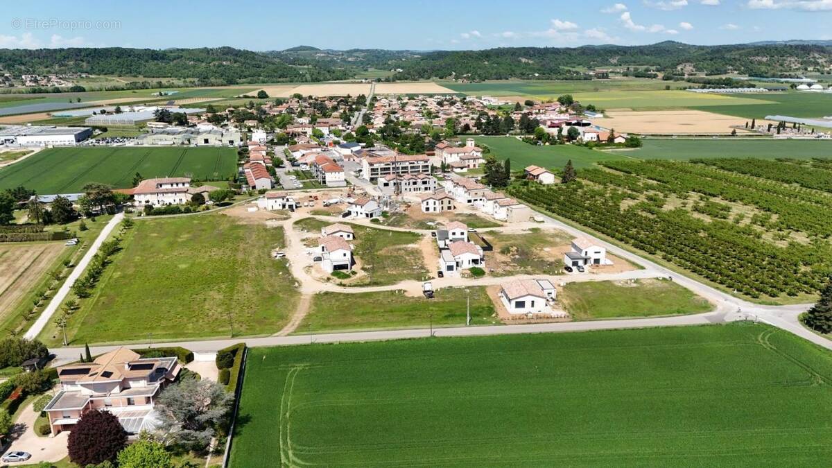 Terrain à GRANGES-LES-BEAUMONT