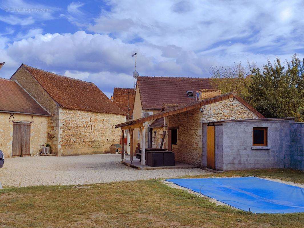 Maison à YZEURES-SUR-CREUSE