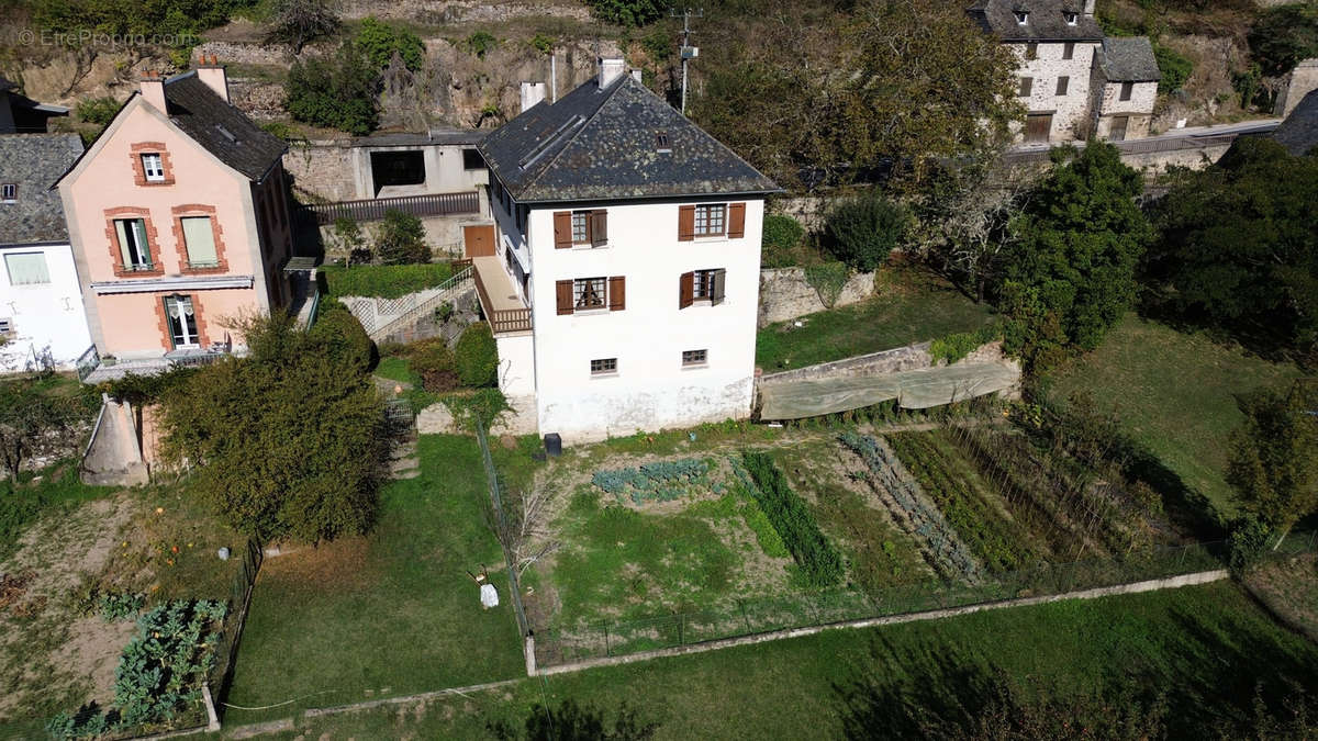 Maison à ENTRAYGUES-SUR-TRUYERE