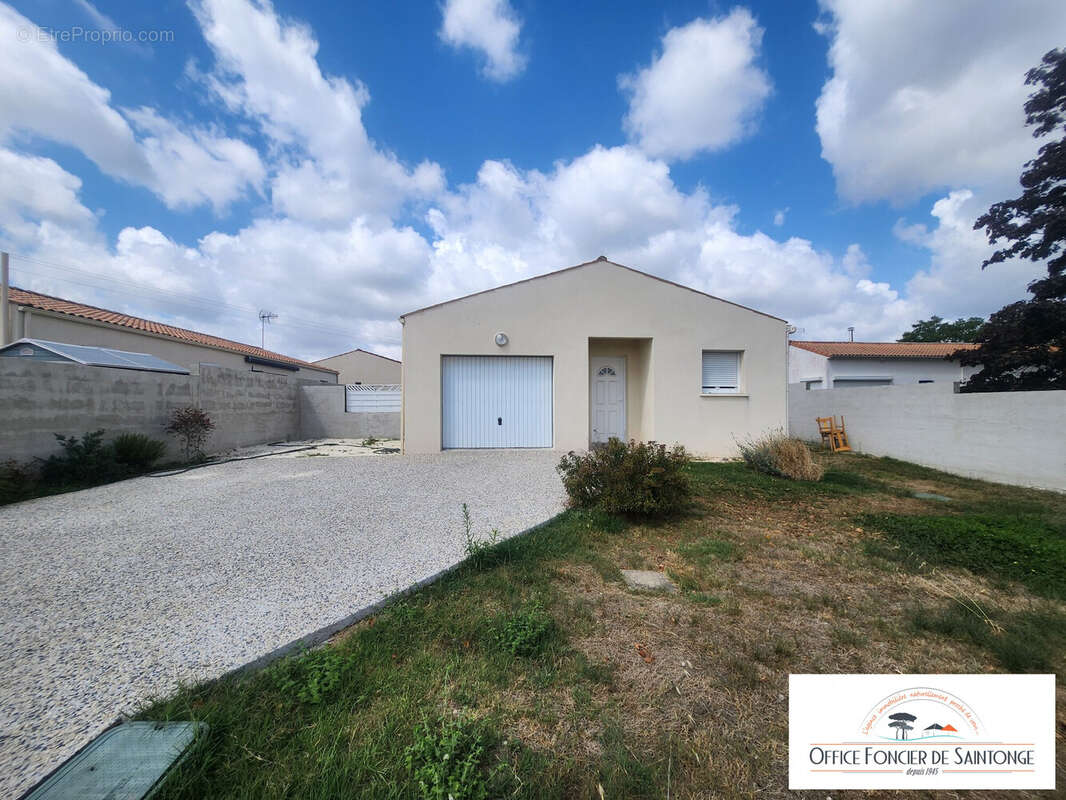 Maison à SAINTE-GEMME