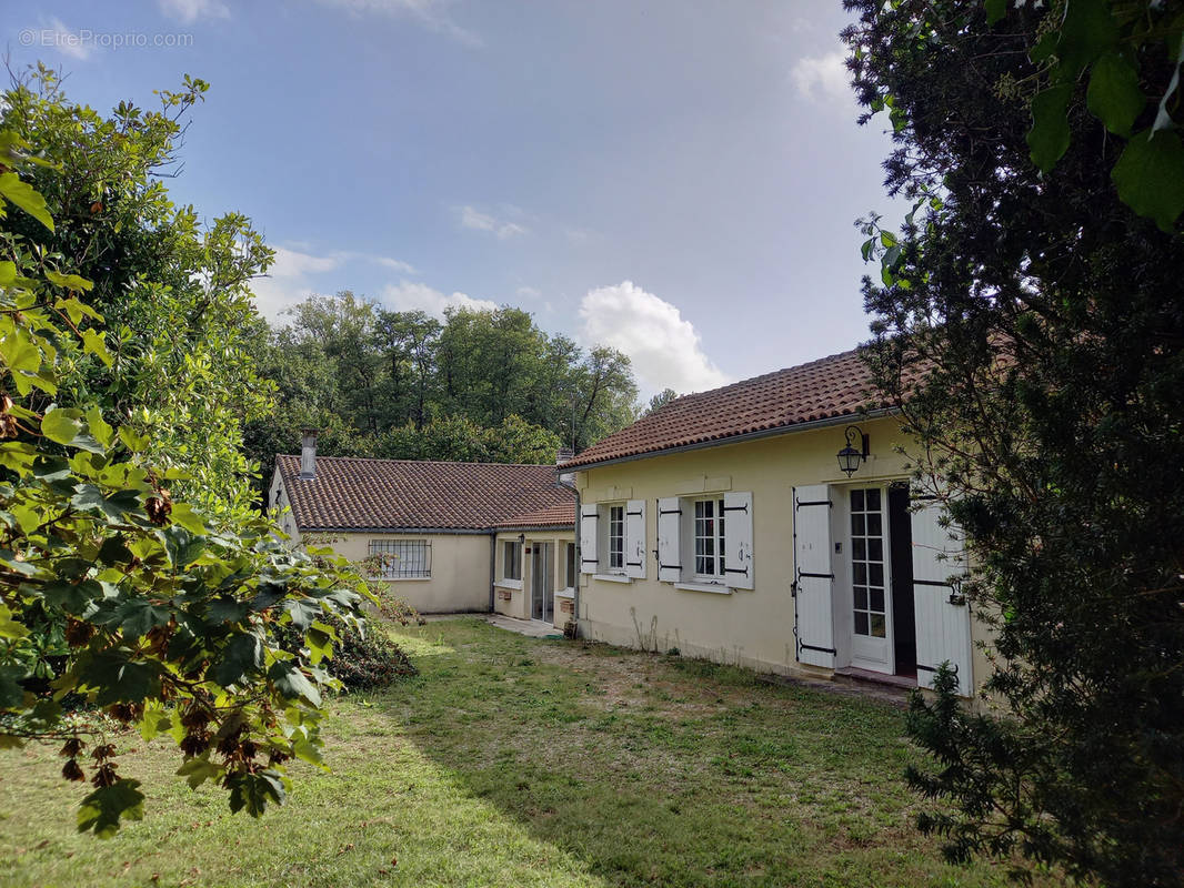 Maison à SAINT-CHRISTOLY-DE-BLAYE