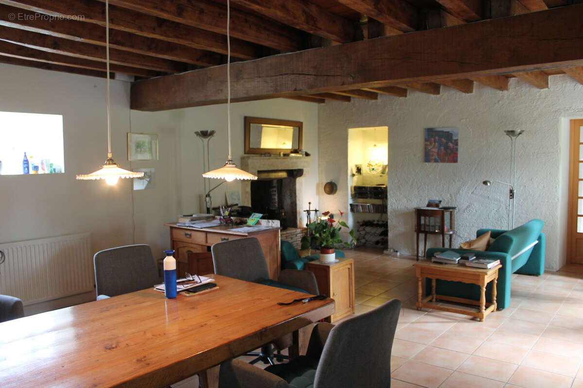 Maison à VICQ-EXEMPLET