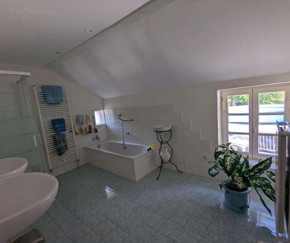 Maison à VICQ-EXEMPLET