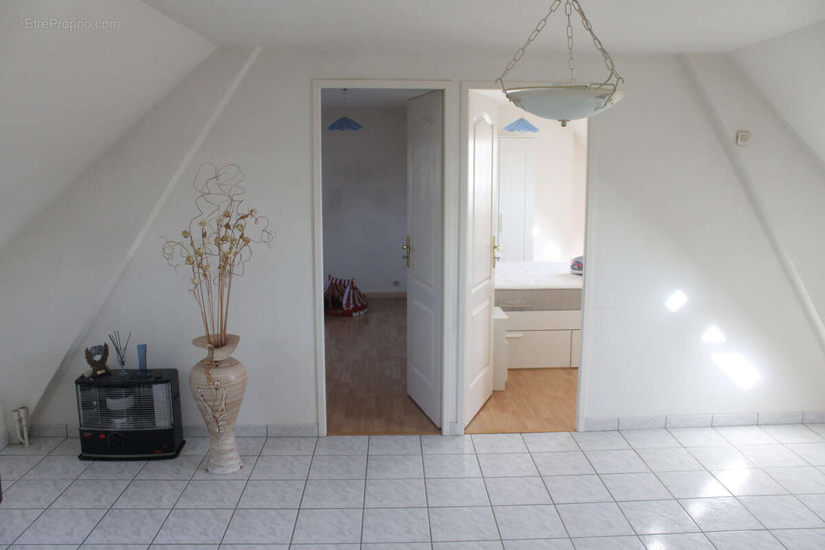 Maison à LA VILLE-AUX-DAMES