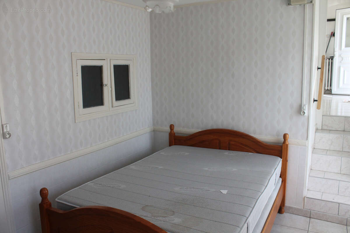 Maison à LA VILLE-AUX-DAMES