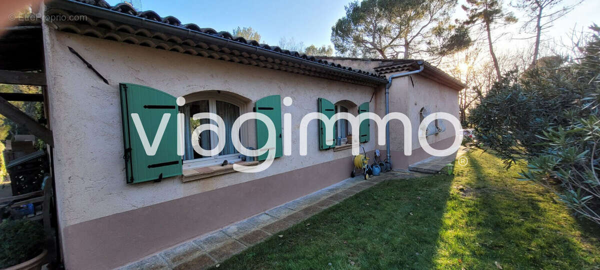 Maison à SAINT-CEZAIRE-SUR-SIAGNE