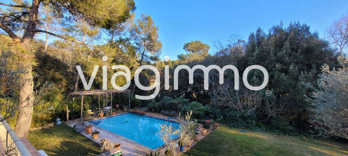 Maison à SAINT-CEZAIRE-SUR-SIAGNE