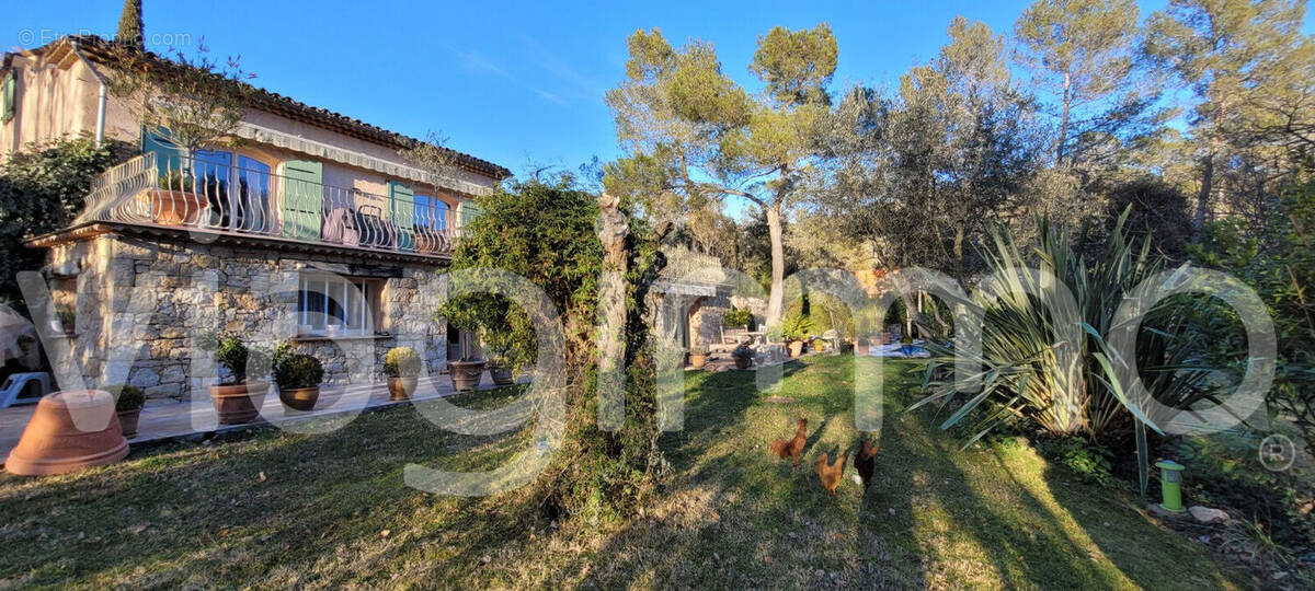 Maison à SAINT-CEZAIRE-SUR-SIAGNE