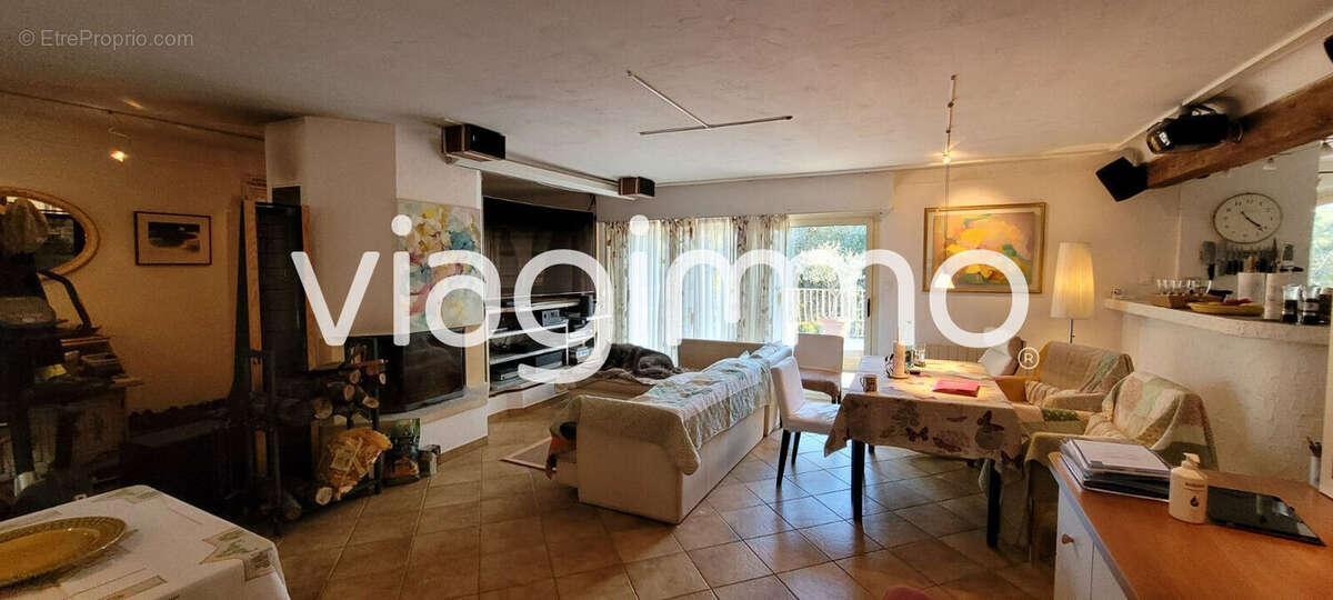 Maison à SAINT-CEZAIRE-SUR-SIAGNE