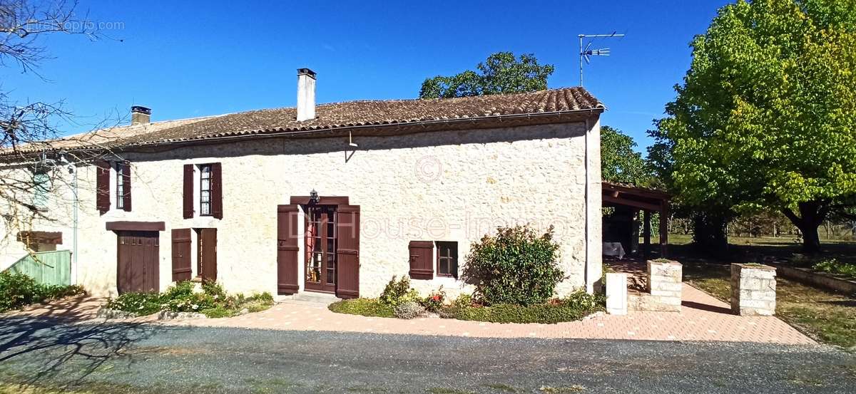 Maison à FONROQUE