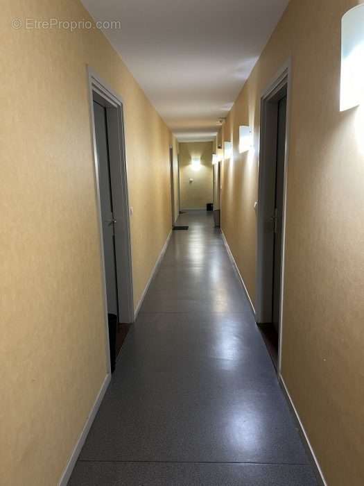 couloir partie commune - Appartement à VILLENAVE-D&#039;ORNON
