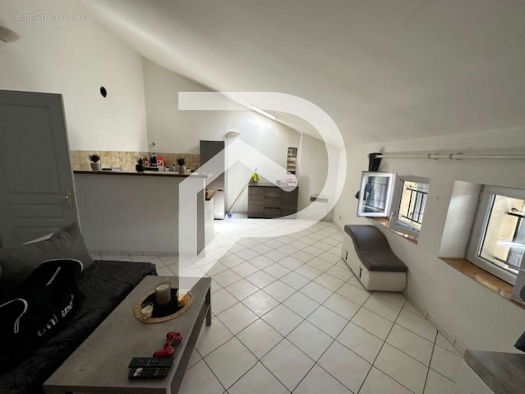 Appartement à MORNAS