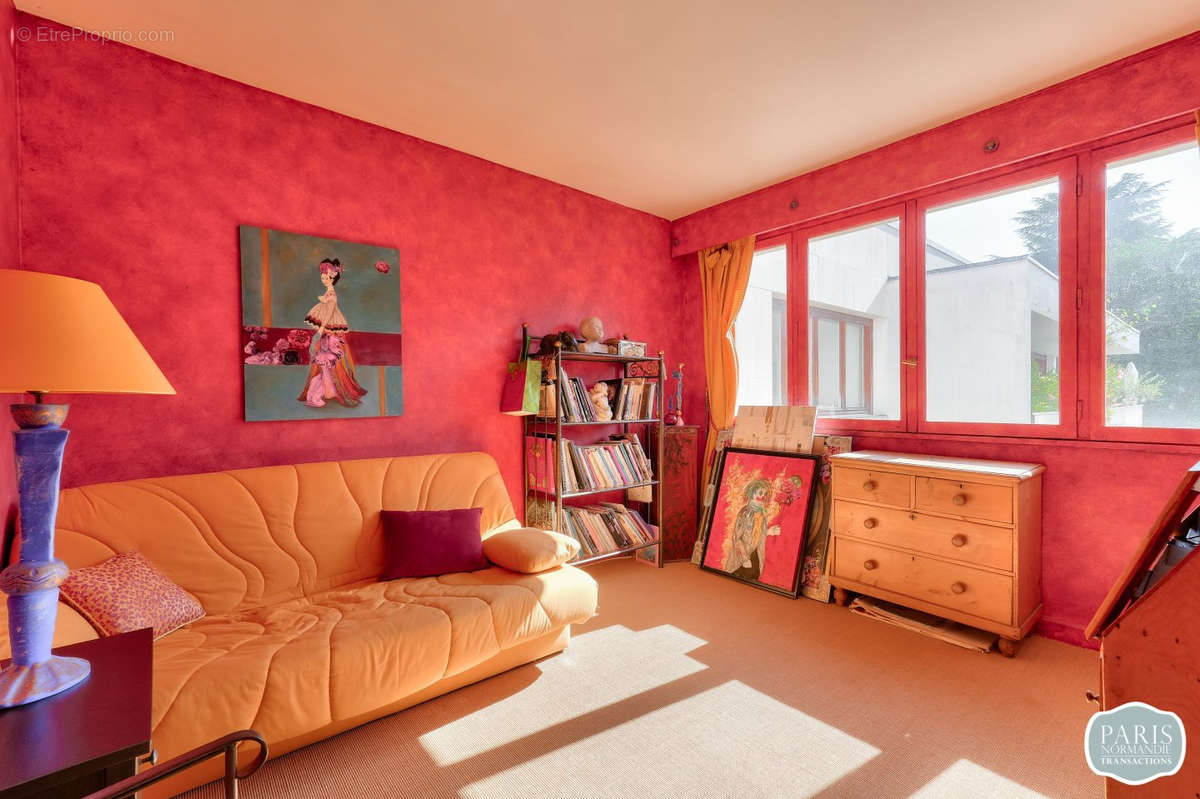 Appartement à MARNES-LA-COQUETTE