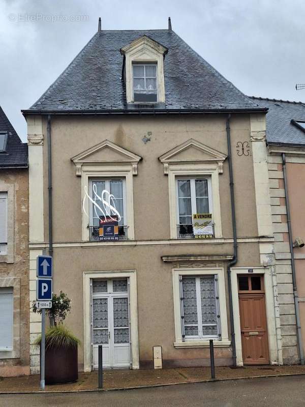 Maison à NOYEN-SUR-SARTHE