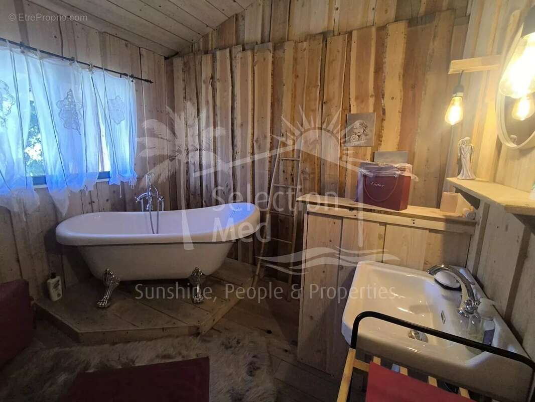 Maison à GREOLIERES