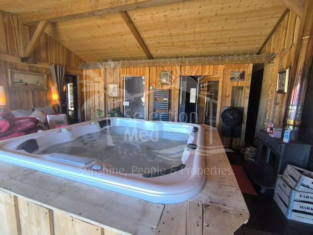 Maison à GREOLIERES