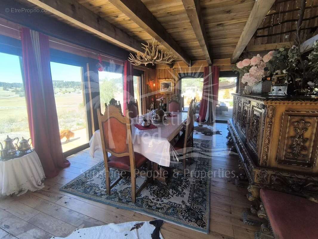 Maison à GREOLIERES